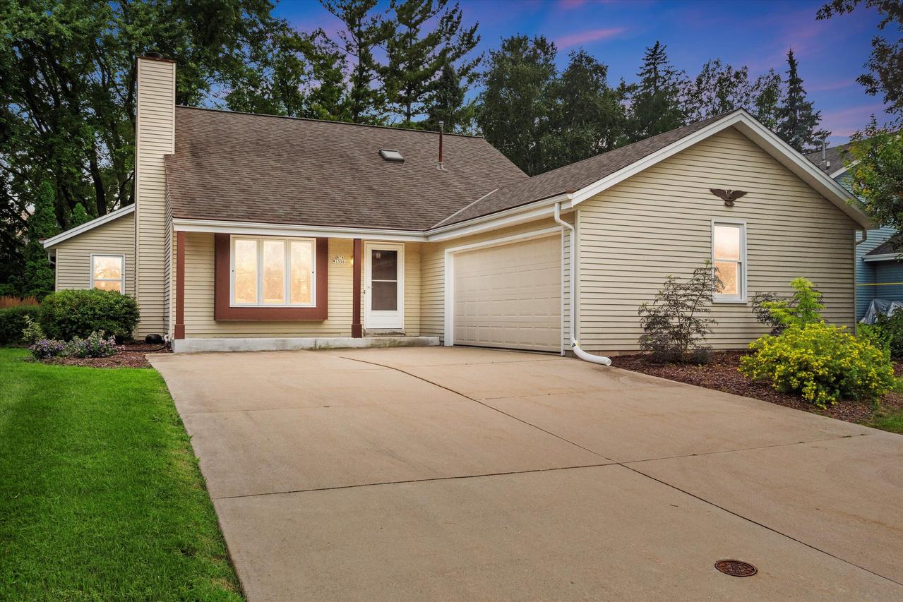 N78W15561 Old Gate Rd, Menomonee Falls, WI 53051