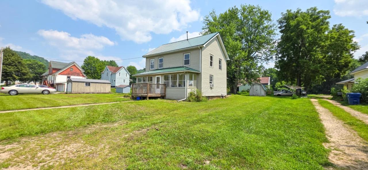 210 N Cushman Ave, Viola, WI 54664