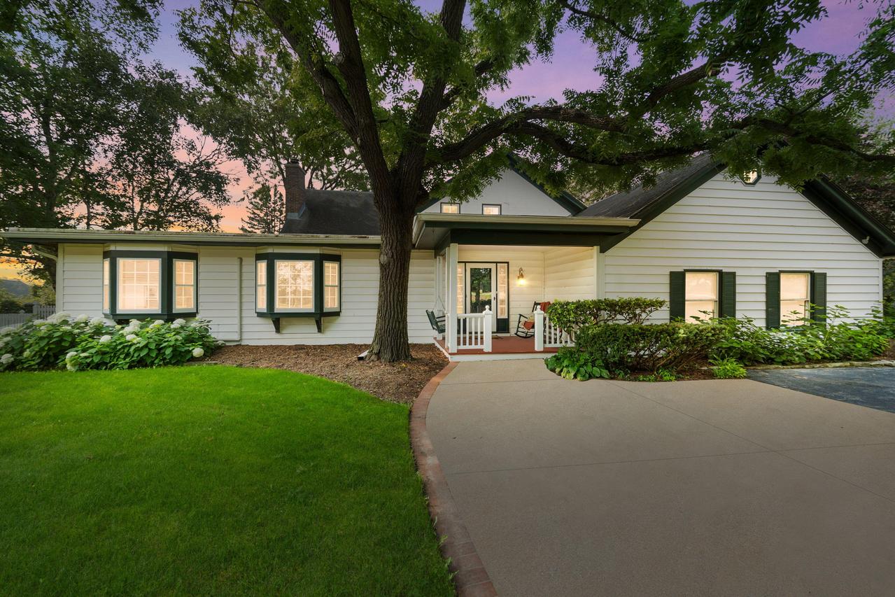 1894 Elm Dr #1898, Cedarburg, WI 53095