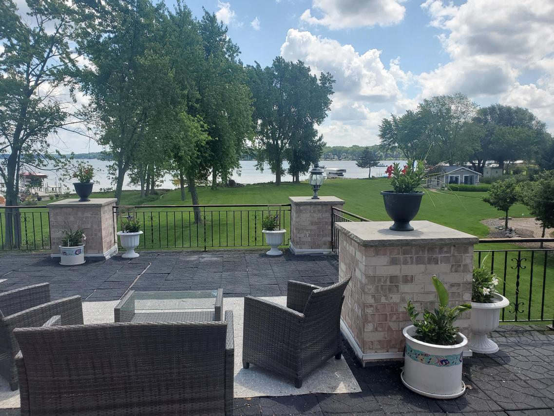 W304N2470 Maple Ave, Delafield, WI 53072