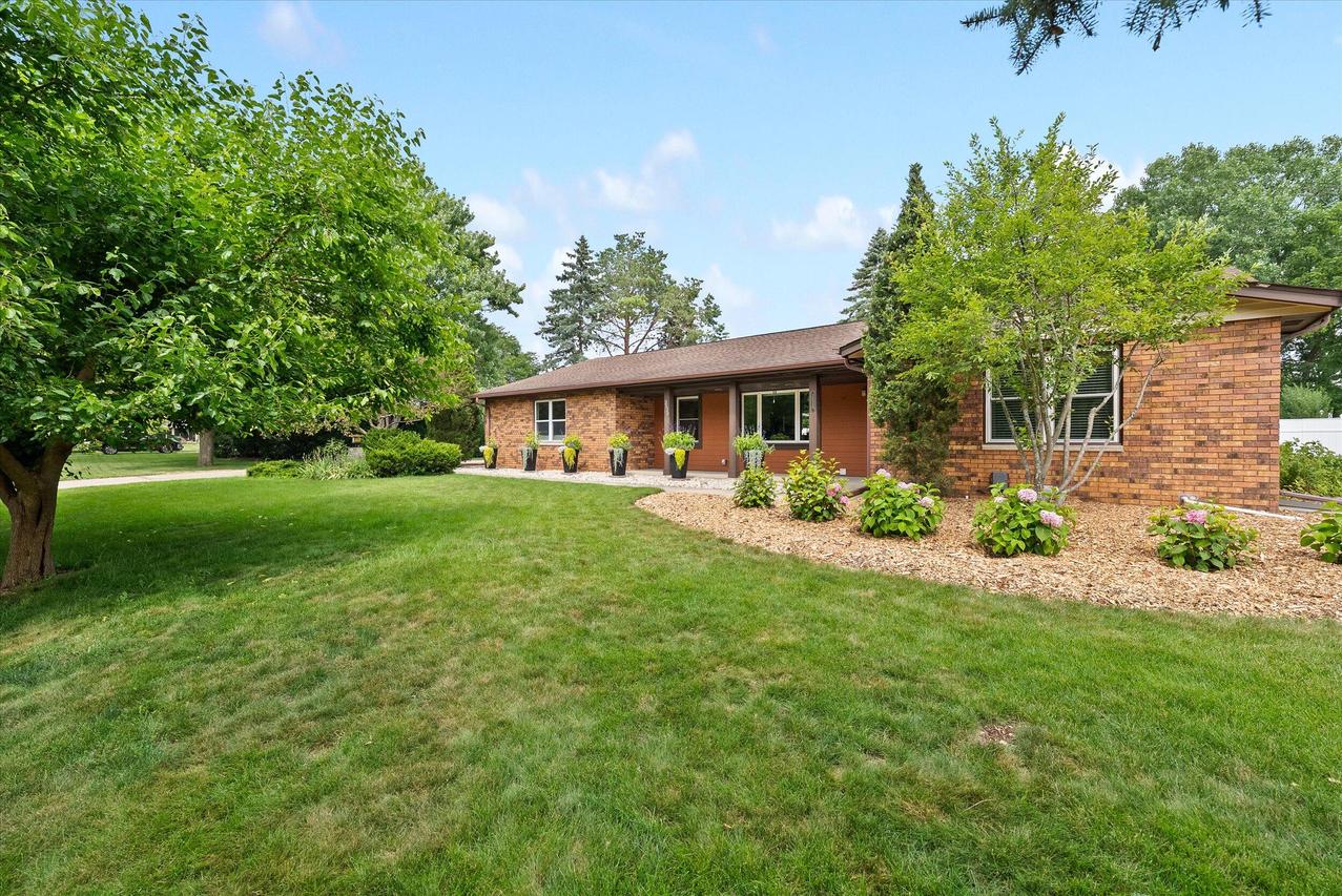 3530 Arroyo Rd, Brookfield, WI 53045