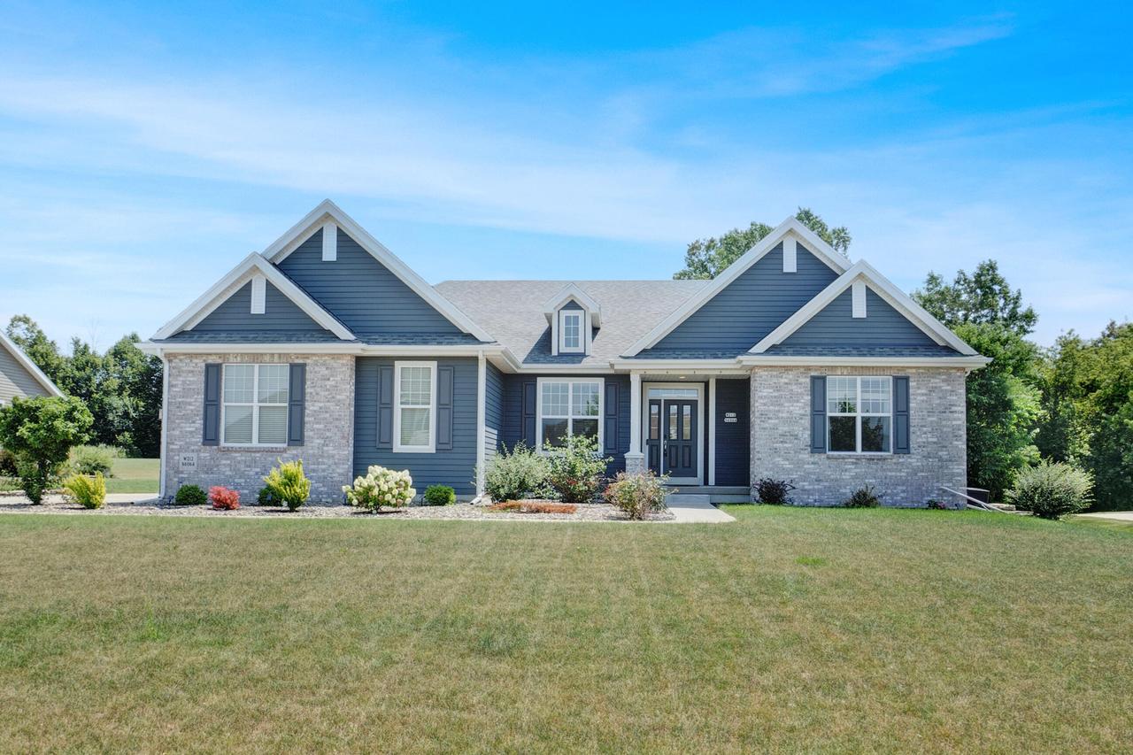 W212N6064 Legacy Trl, Menomonee Falls, WI 53051