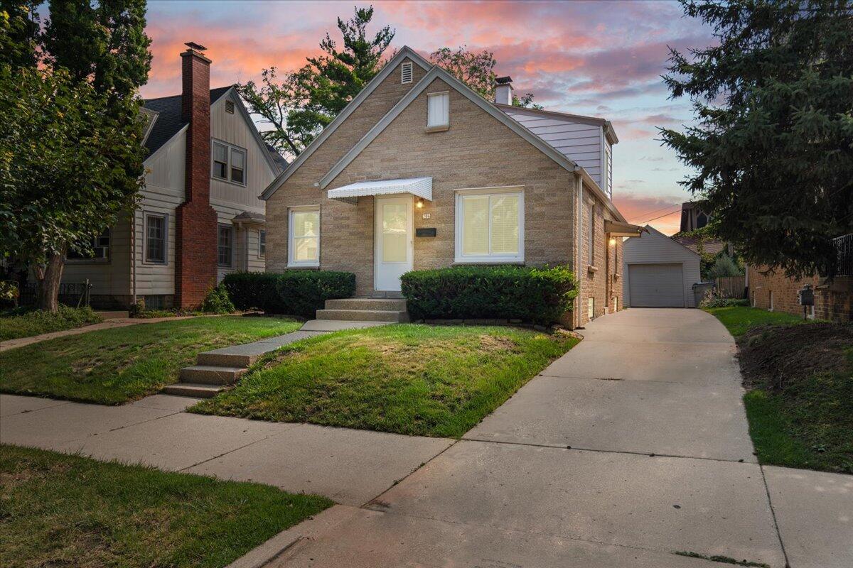 206 N 77th St, Milwaukee, WI 53213