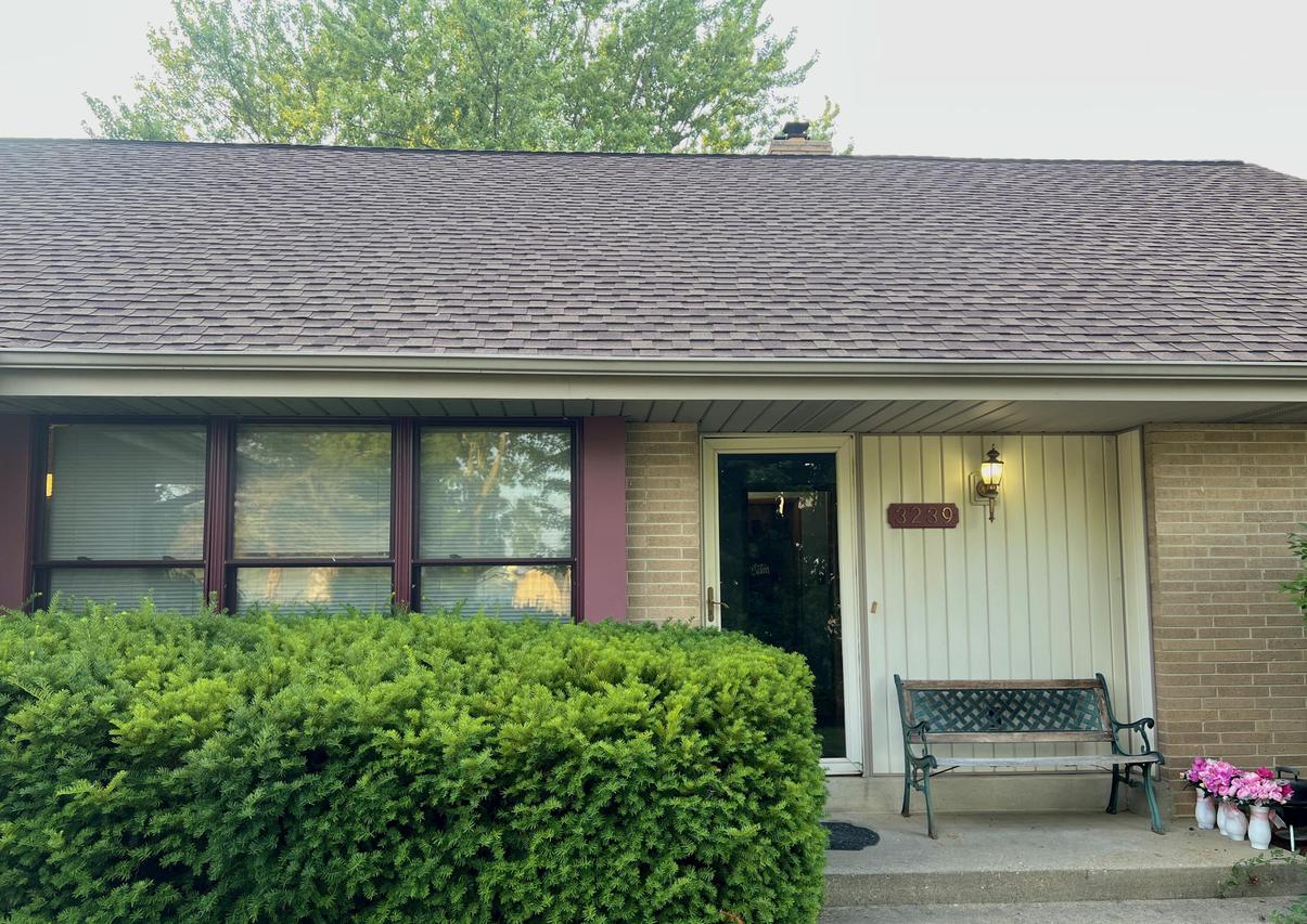 3239 S 121st St, West Allis, WI 53227