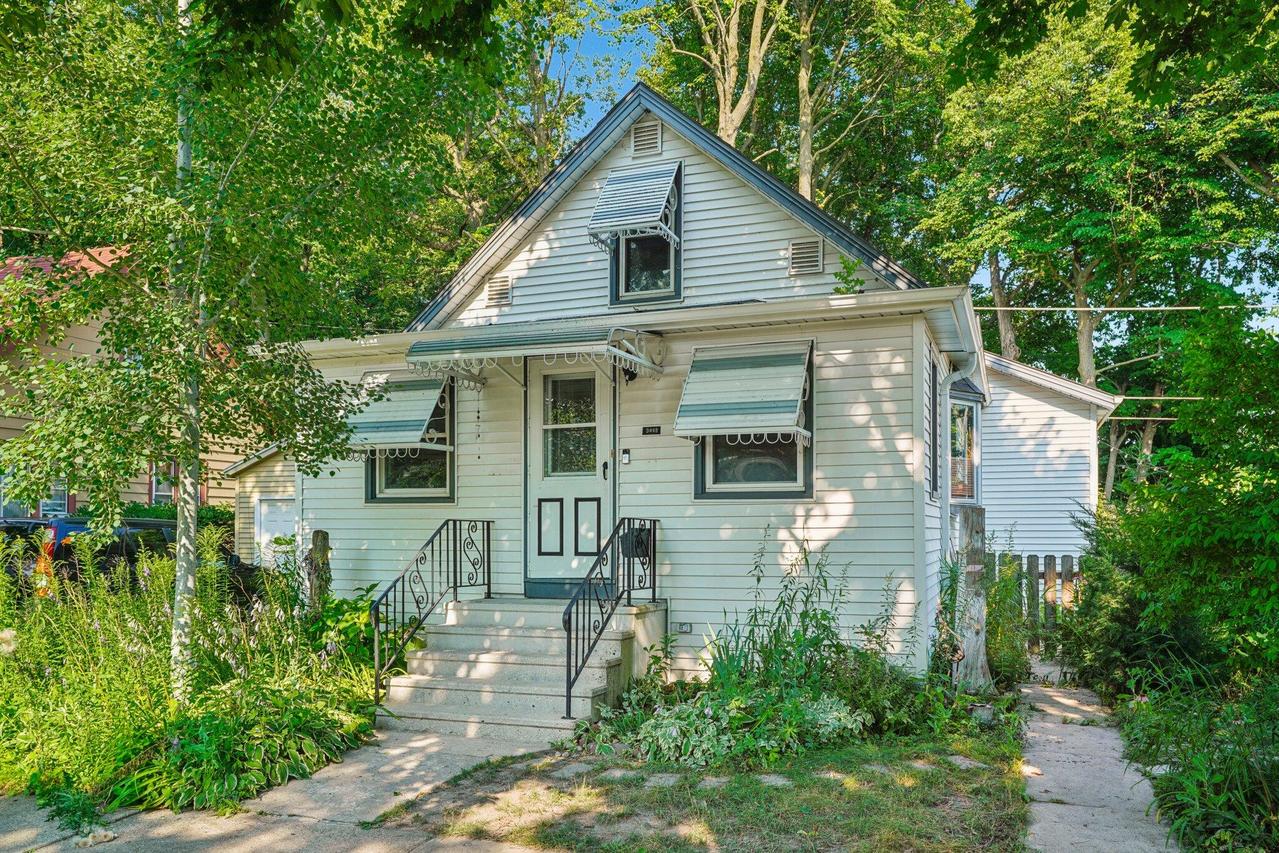 3448 S Illinois Ave, Milwaukee, WI 53207