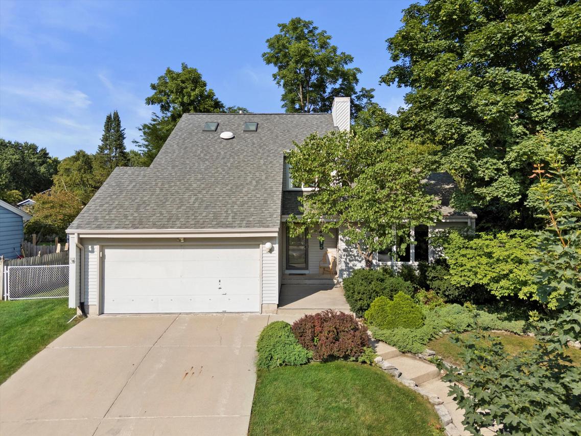 1505 Fox River, Waukesha, WI 53189