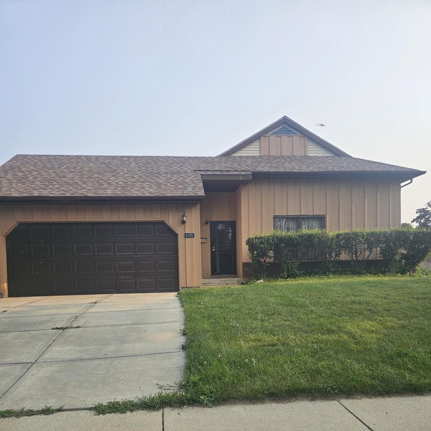 1125 W Lloyd St, Milwaukee, WI 53205