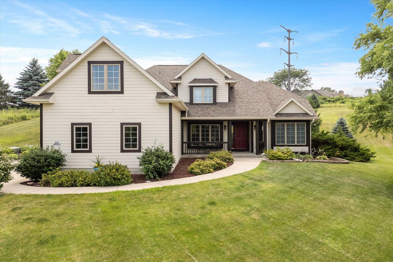 N15W29972 Brookstone Cir, Delafield, WI 53072