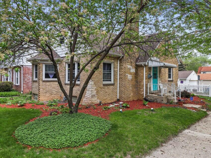 5828 W Hayes Ave, West Allis, WI 53219