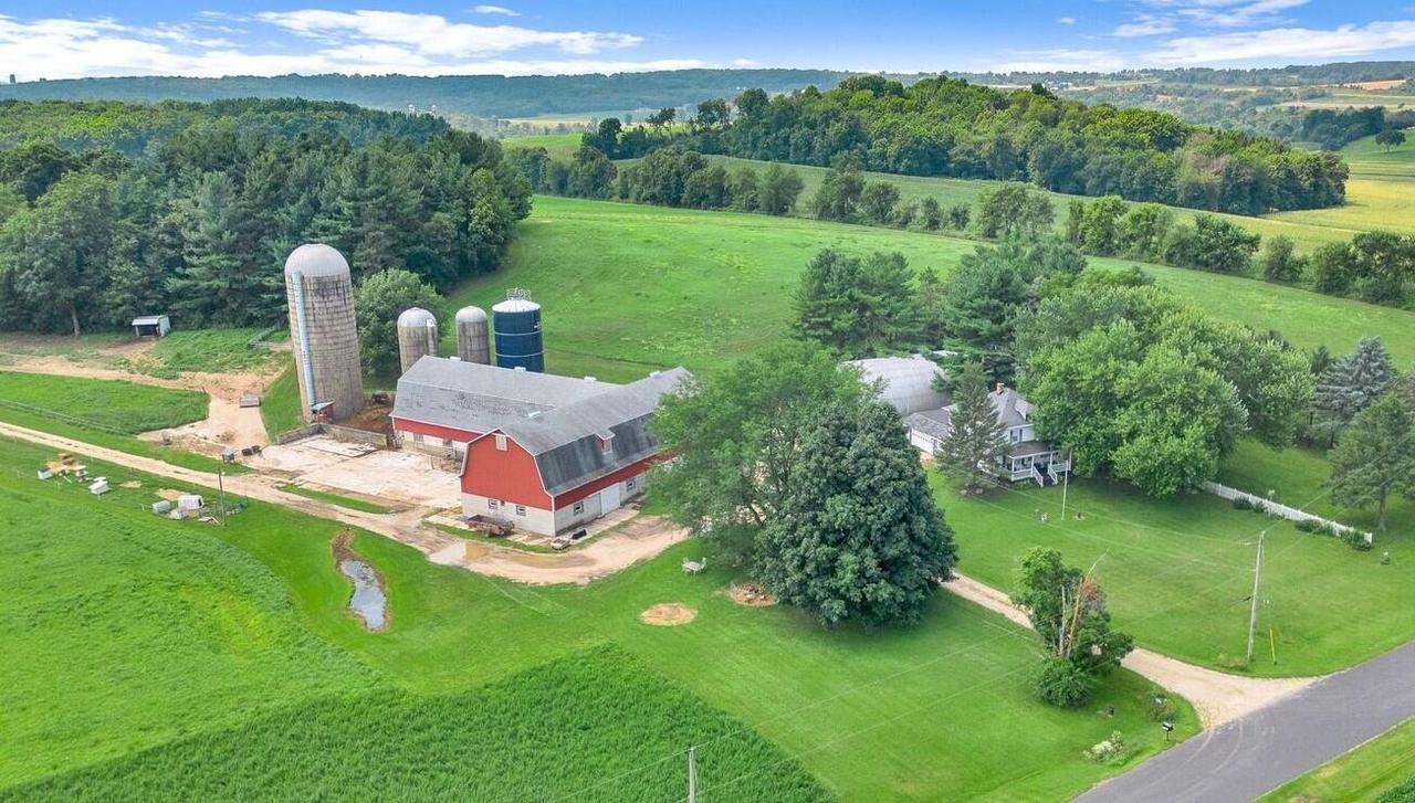 W2013 Adams Rd, Ashippun, WI 53059