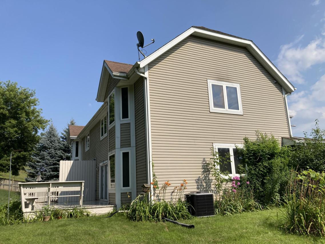 1400 Sunnydale Cir, West Bend, WI 53090
