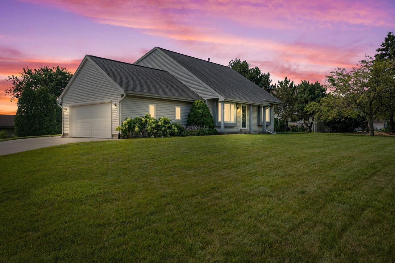 7204 S Countryside Dr, Franklin, WI 53132