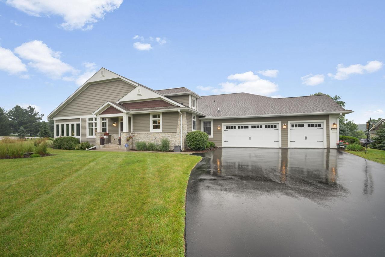 W314N358 Lara Ln, Delafield, WI 53018