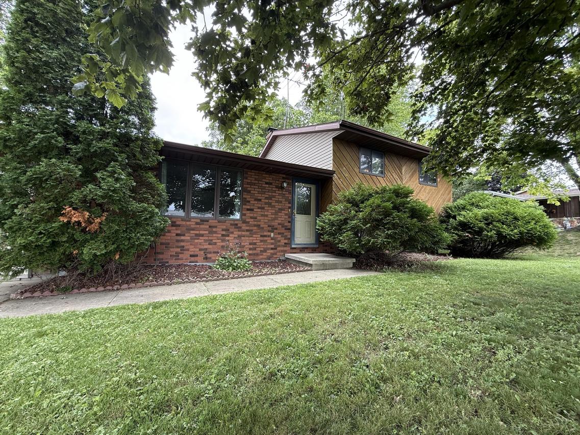 2305 Cindy Ln, New Holstein, WI 53061