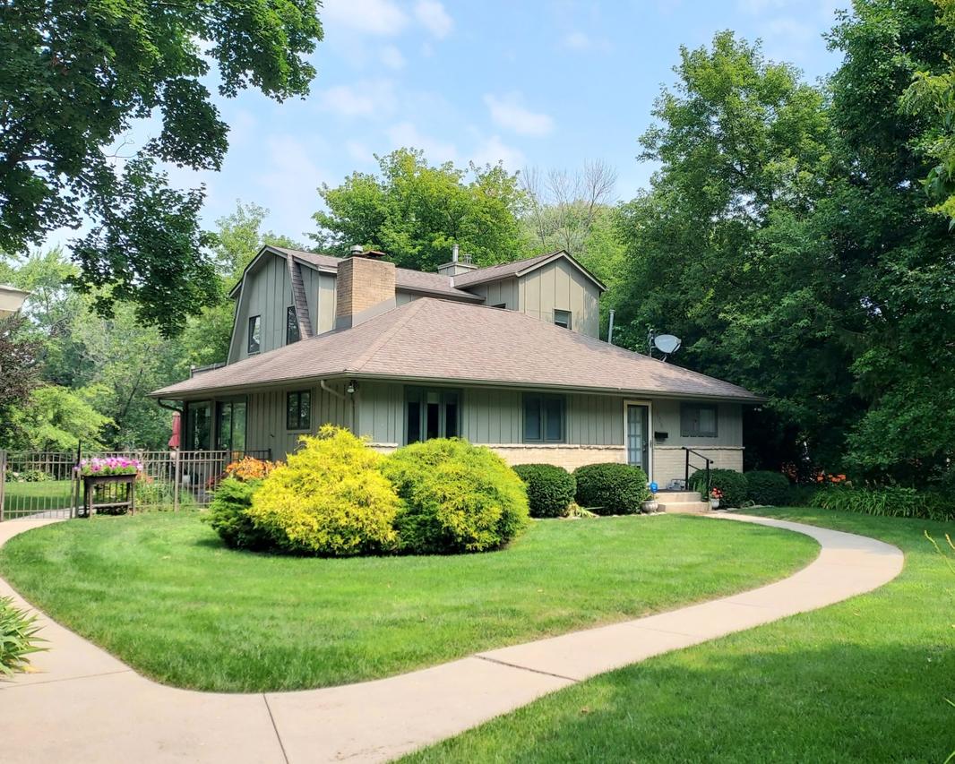 638 W Riverview Dr, Glendale, WI 53209