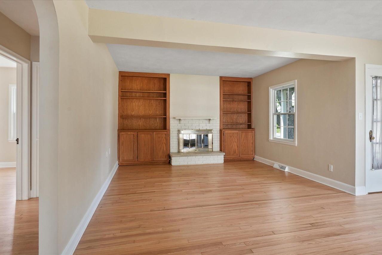 921 Michigan Ave, Waukesha, WI 53188