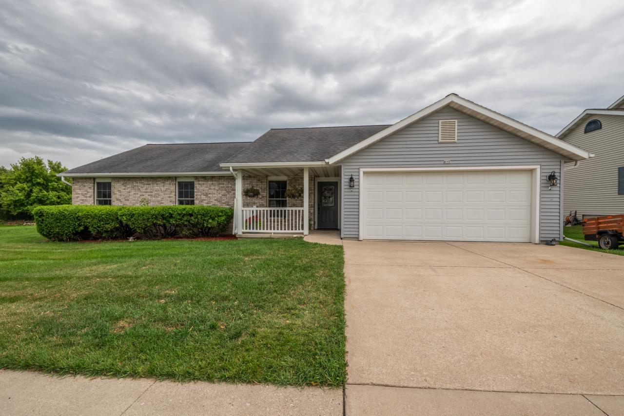 879 Broadmoore Dr, Hartford, WI 53027
