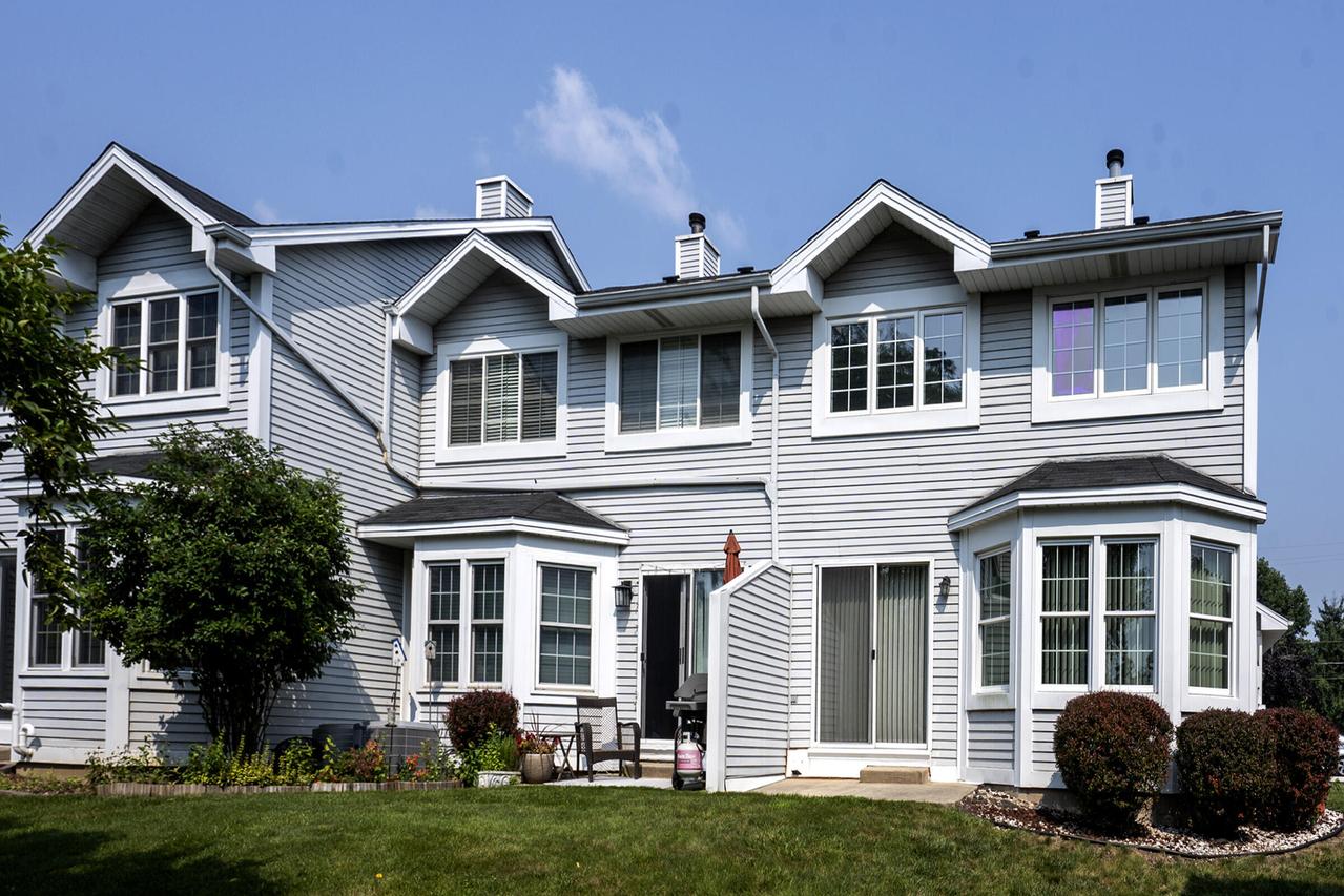 8423 S 76th St, Franklin, WI 53132