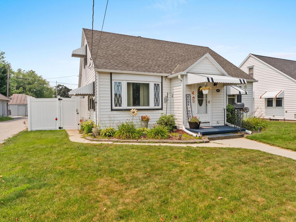 942 N 21st St, Manitowoc, WI 54220