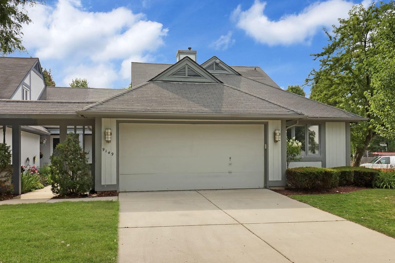 9149 N Briarwood Ct, Bayside, WI 53217