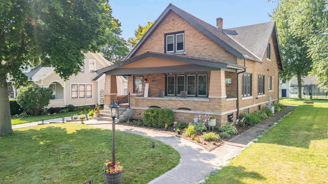 817 Center Ave, Oostburg, WI 53070