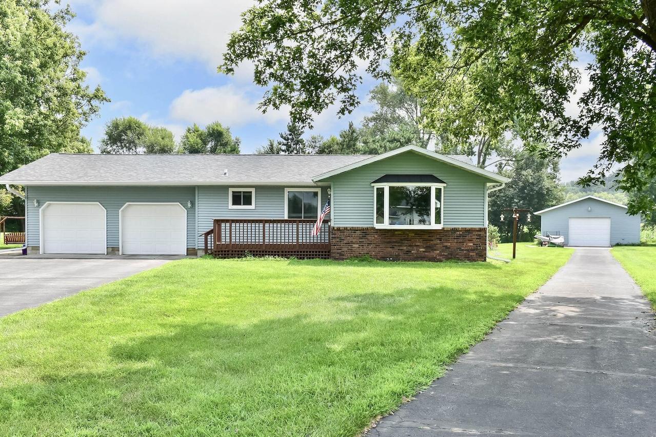 N4880 Shorewood Cir, Hamilton, WI 54669