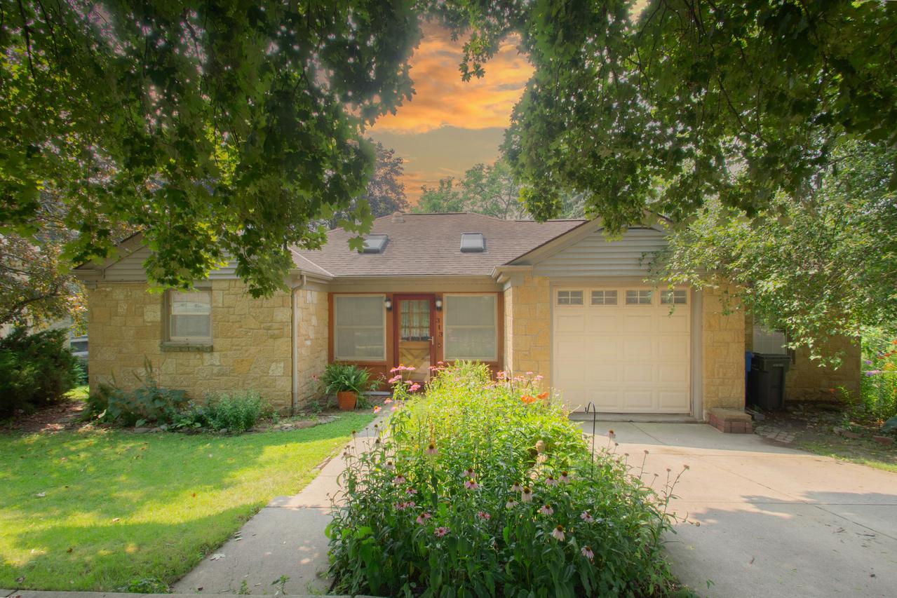 313 Elizabeth St, Watertown, WI 53098
