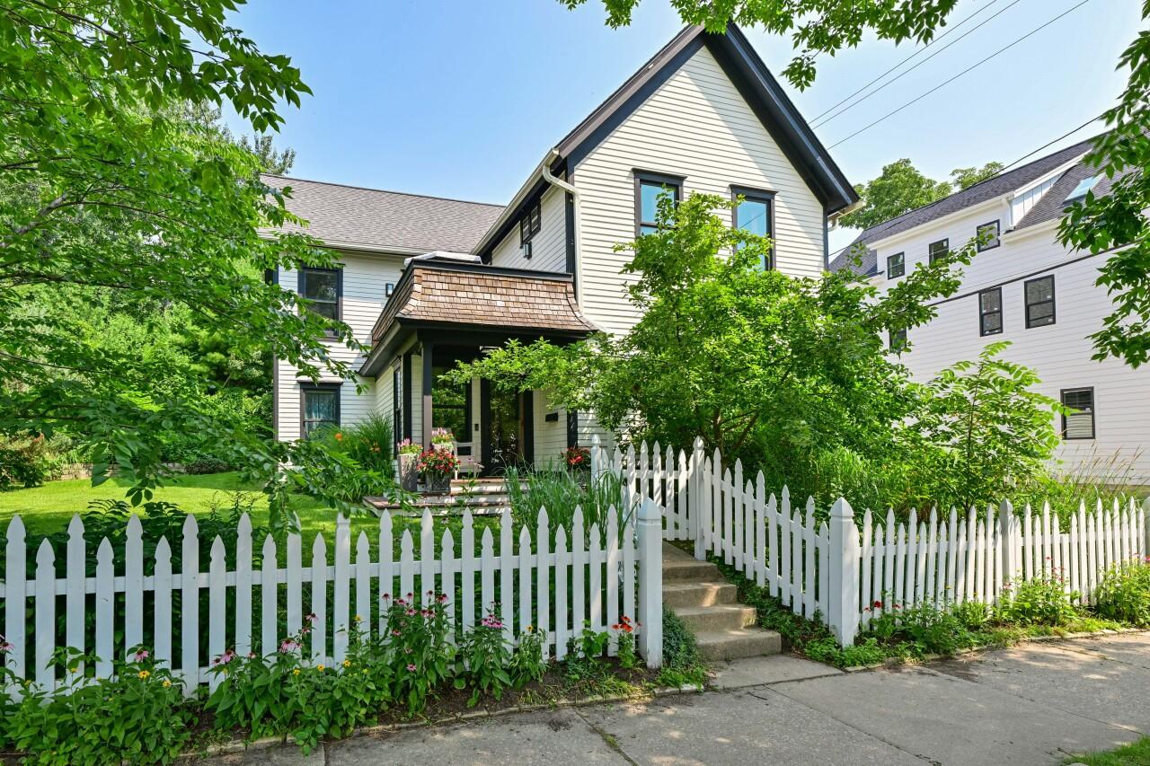 124 W Vine St, Milwaukee, WI 53212