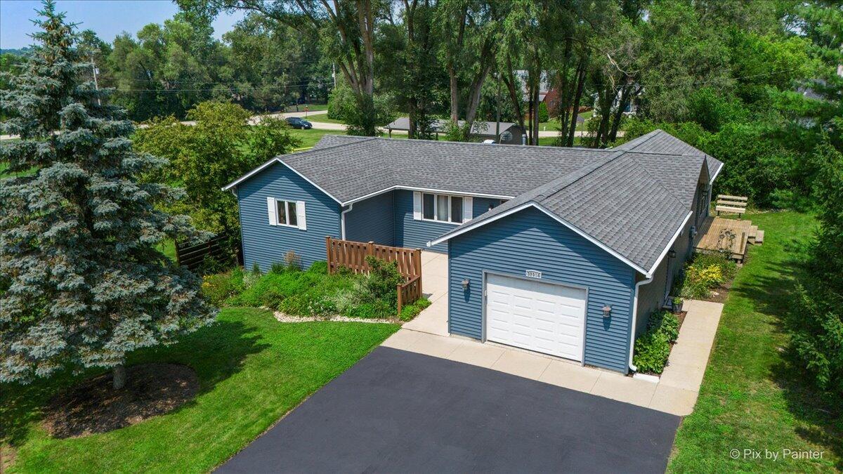 32914 S Lakeshore Dr, Burlington, WI 53105