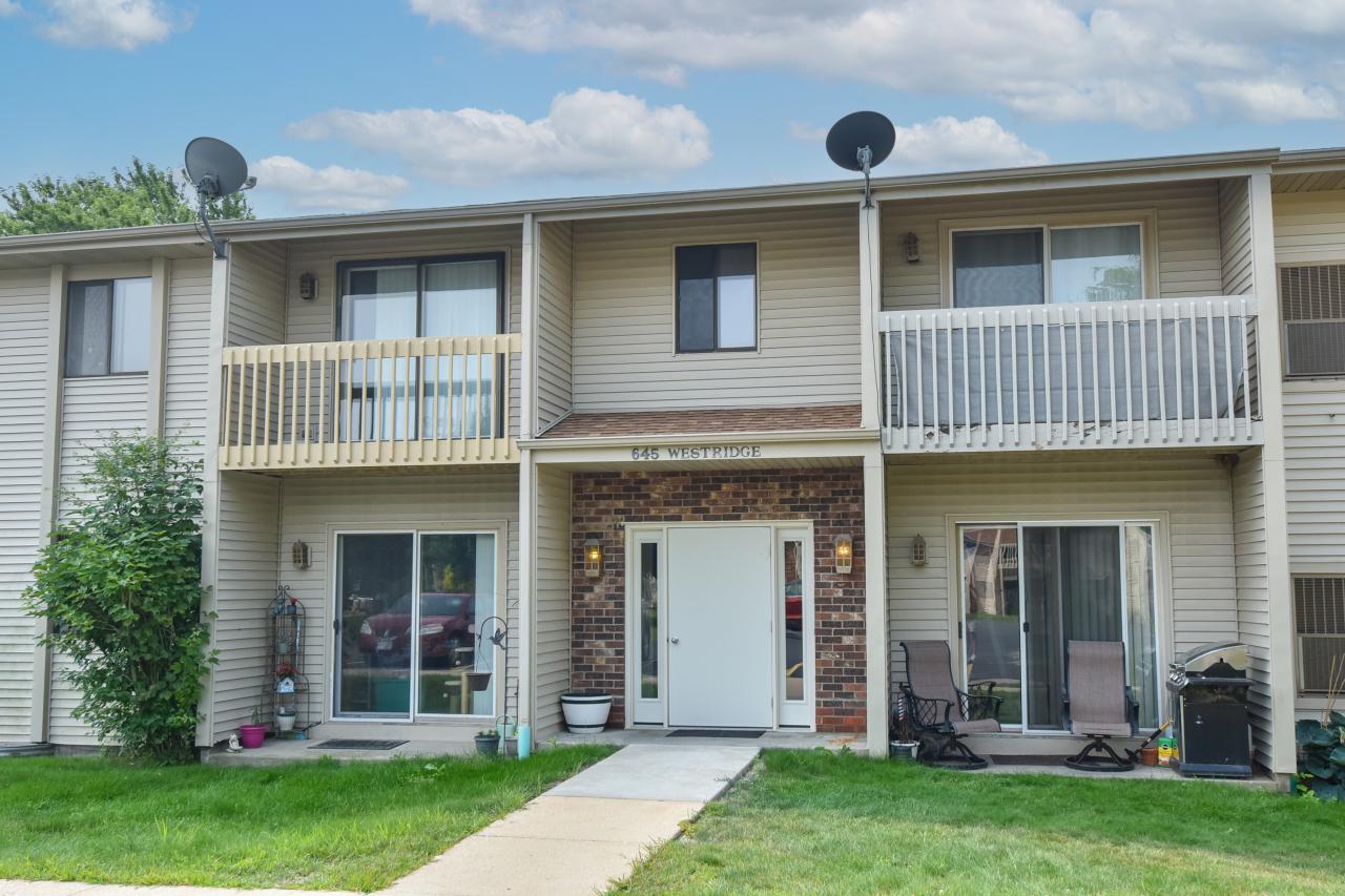 645 Westridge Dr #7, West Bend, WI 53095