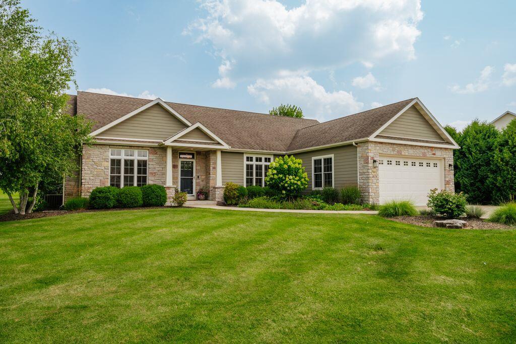 W4633 Pebble Dr, Lafayette, WI 53121