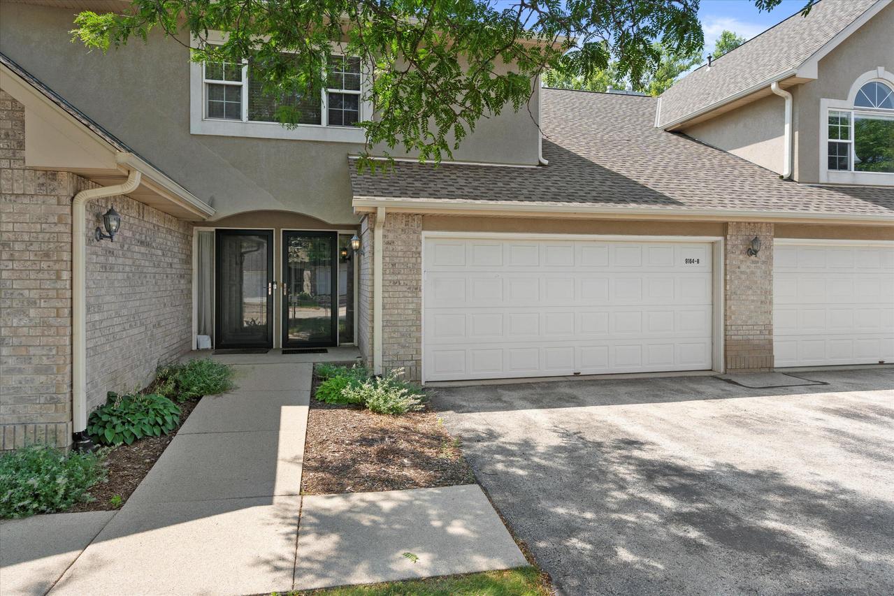 9164 W Elm Ct #B, Franklin, WI 53132