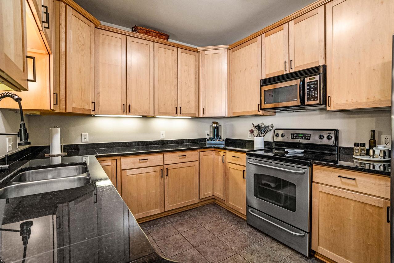 1888 N Humboldt Ave #301, Milwaukee, WI 53202