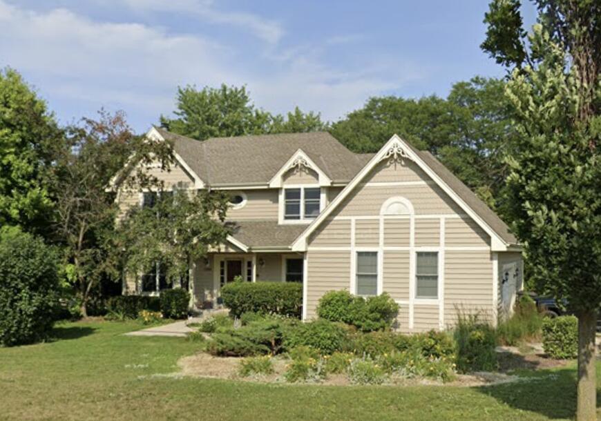 4594 S River Ridge, Greenfield, WI 53228