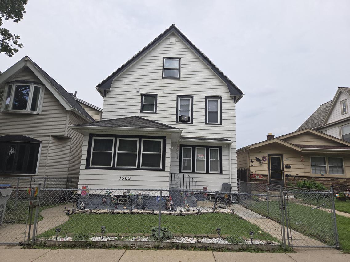 1509 S 33rd St, Milwaukee, WI 53215