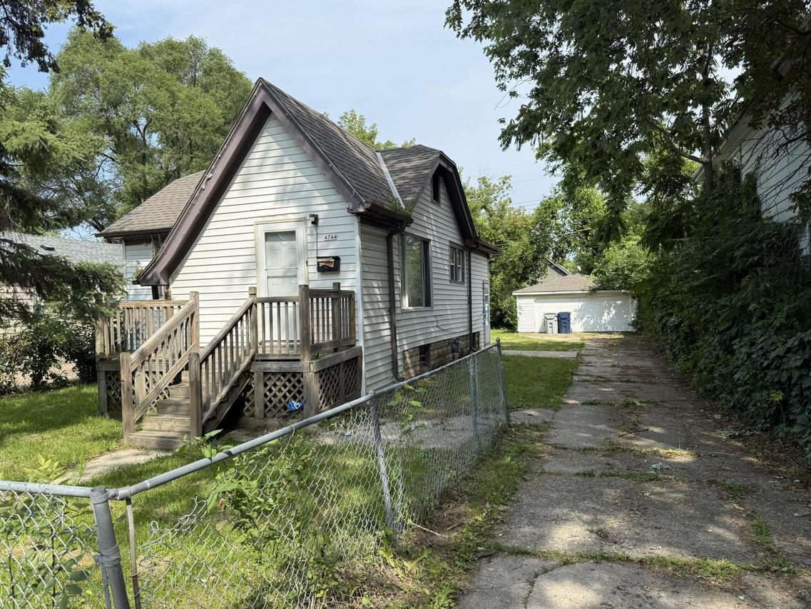 4744 N 49th St, Milwaukee, WI 53218