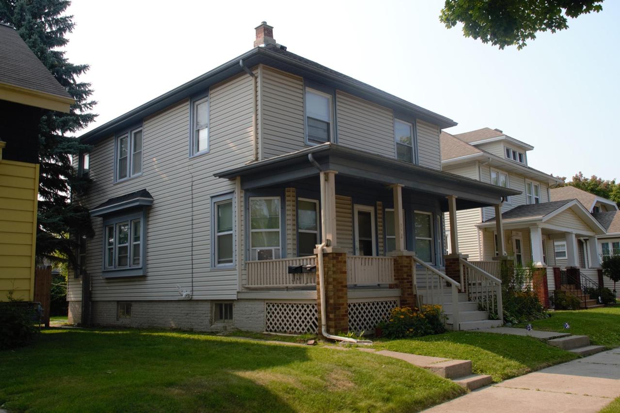 1328 Arthur Ave, Racine, WI 53405