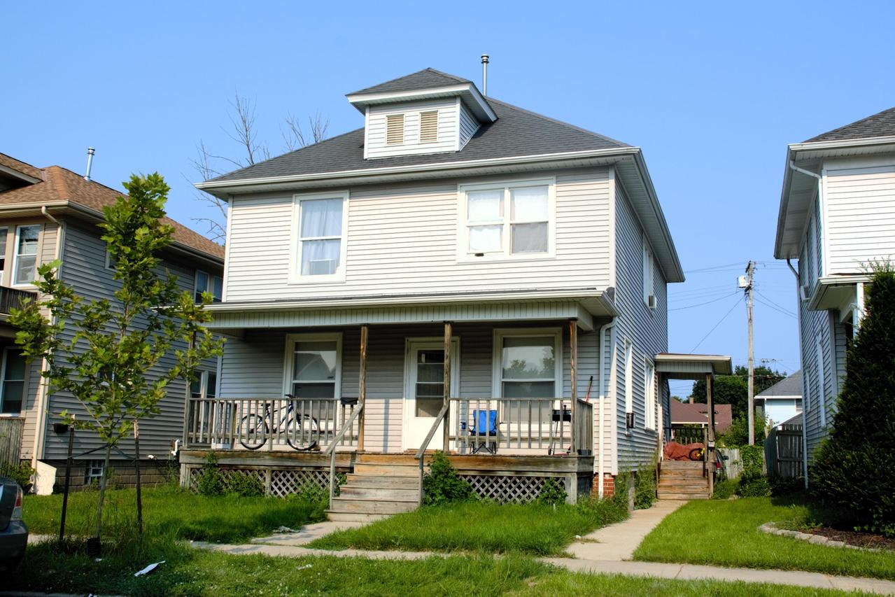 1817 Grange Ave, Racine, WI 53403