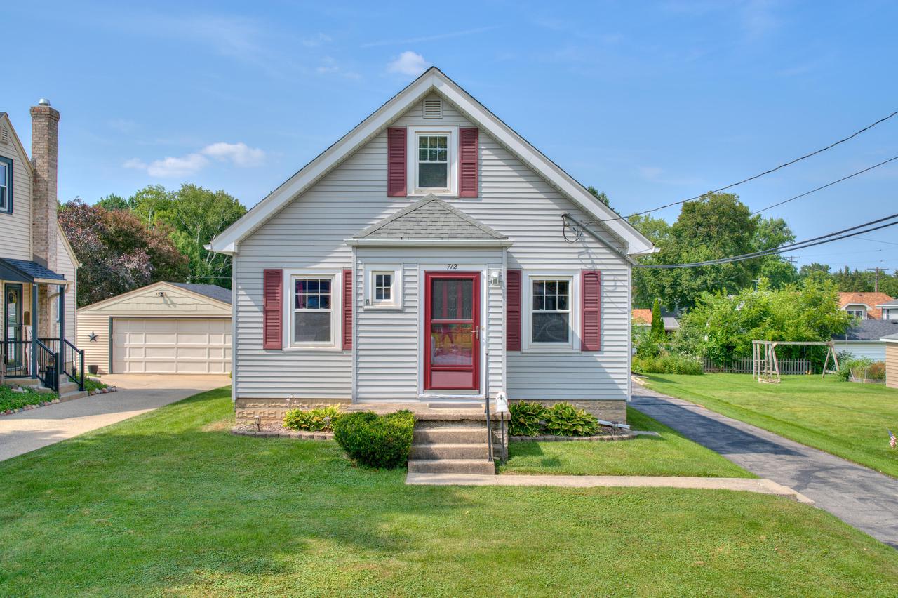 712 Milwaukee Ave, Waukesha, WI 53188