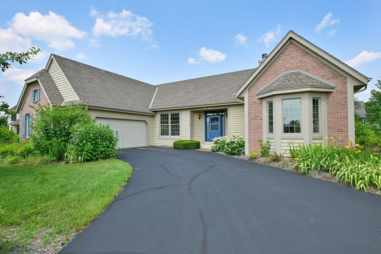 N51W17266 Chestnut Rd, Menomonee Falls, WI 53051