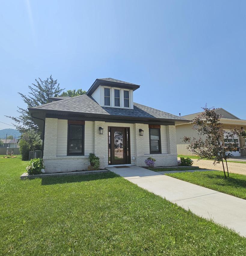 102 Central Ave, Coon Valley, WI 54623