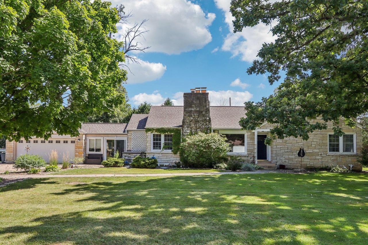 320 S Elmridge Ave, Brookfield, WI 53005