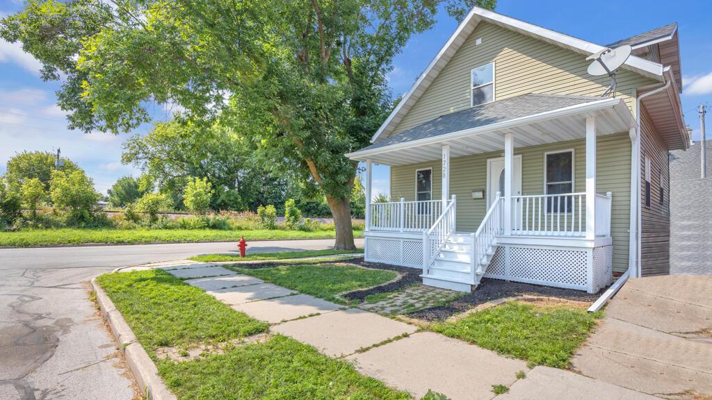 1728 Alexander Ct, Sheboygan, WI 53081