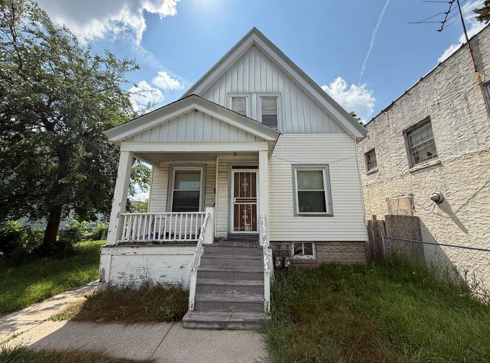 4727 N Hopkins St, Milwaukee, WI 53209