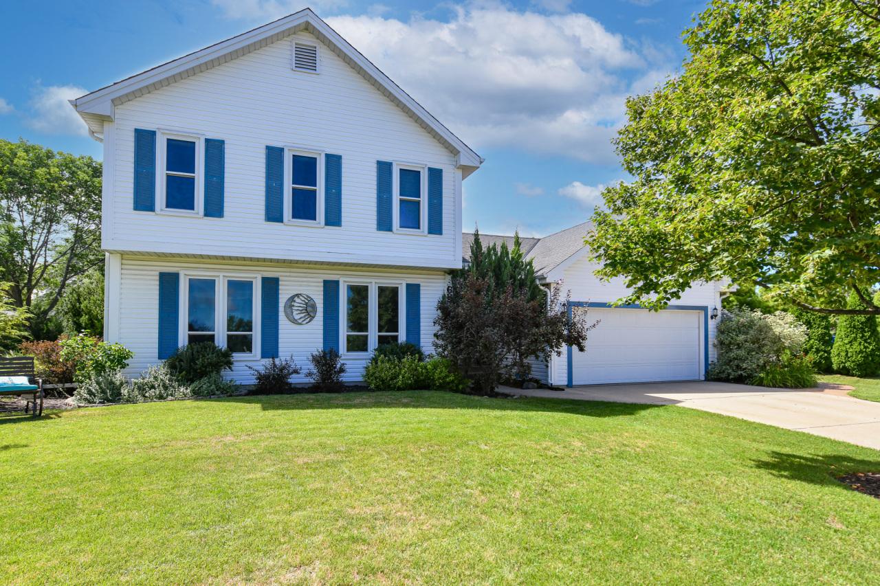6877 S Tumble Creek, Franklin, WI 53132