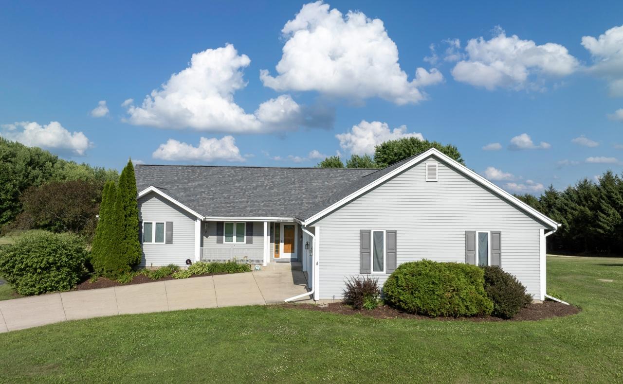 W339N9590 Townline Rd, Merton, WI 53066