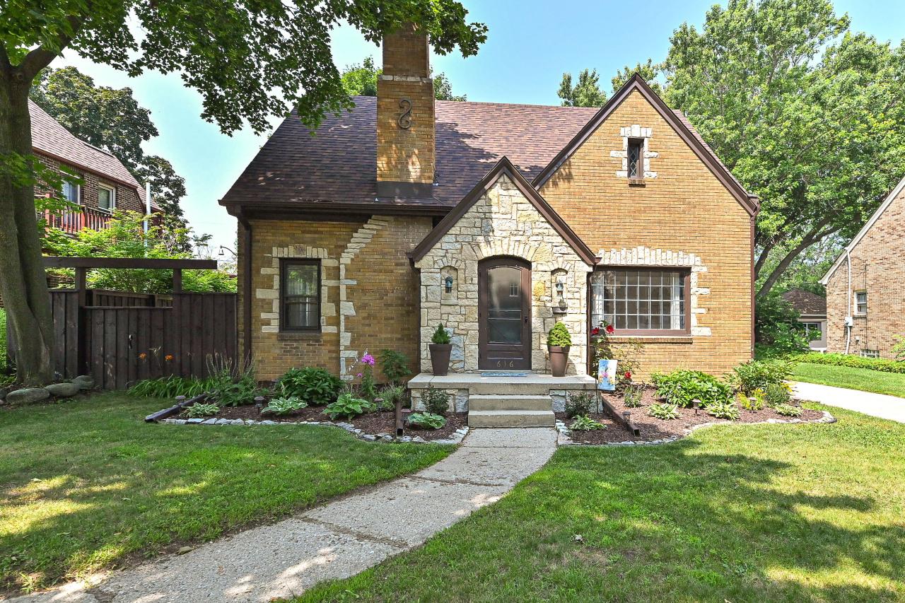 616 Aspen St, South Milwaukee, WI 53172