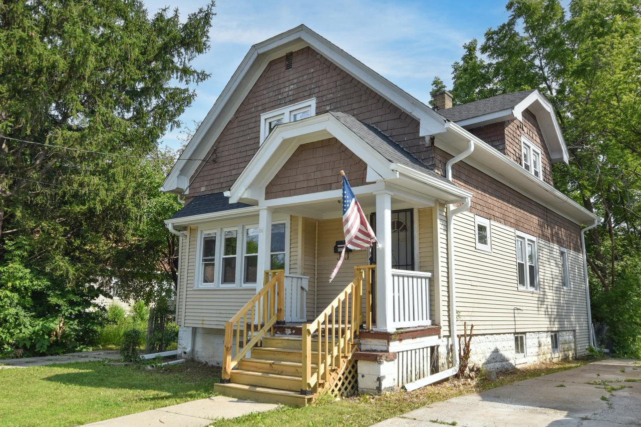 4025 W Fairmount Ave, Milwaukee, WI 53209