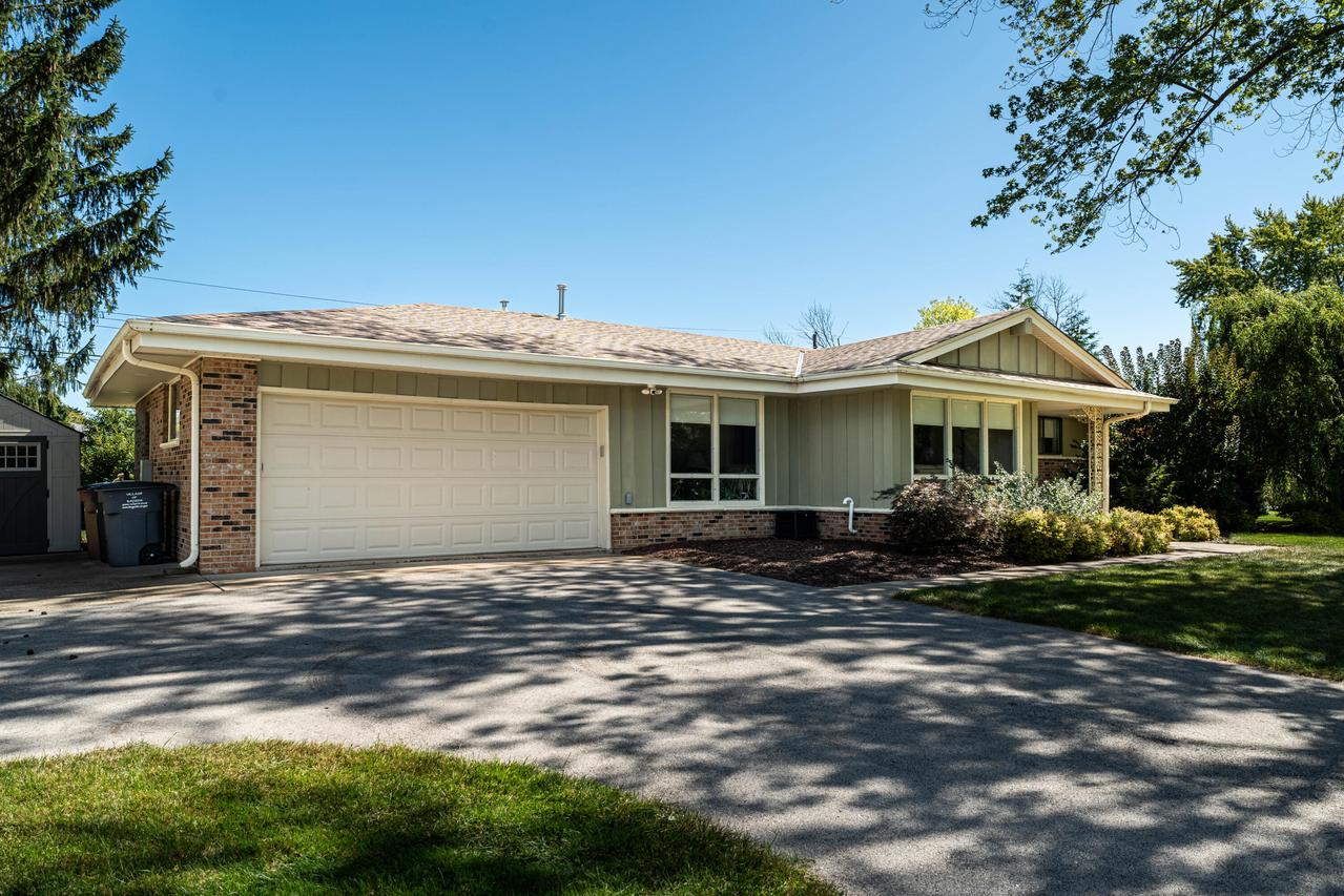 8994 N Santa Monica Blvd, Bayside, WI 53217