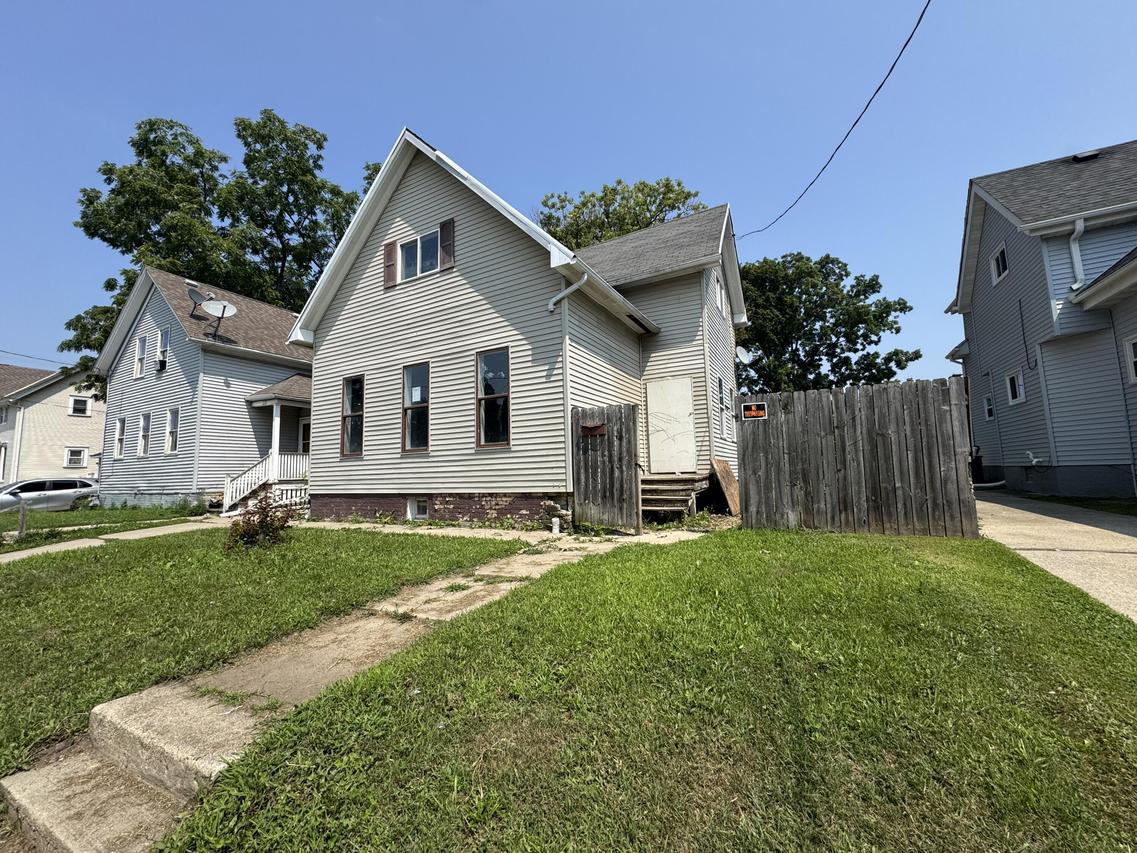235 Howland Ave, Racine, WI 53404
